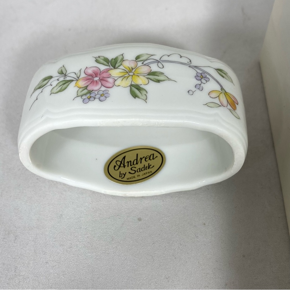 Andrea by Sadek Napkin Ring Holders Pink And Yellow Flowers ,  Set of 4 - Picture 4 of 6